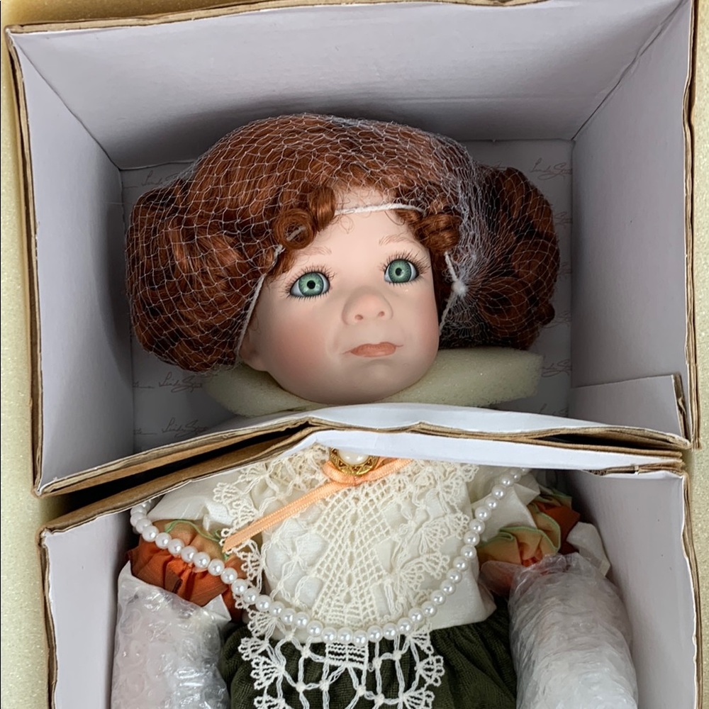 Chloe Jane Porcelain Doll World Gallery Dress bear Certified NEW 1994 Vintage